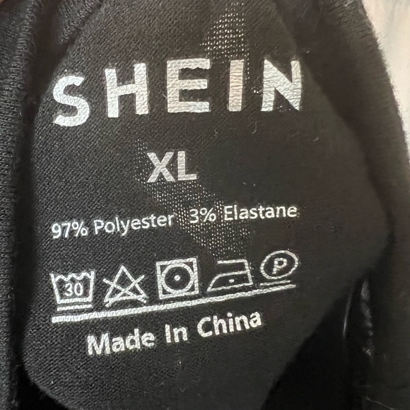 NWOT-bomb ass mom tee - Picture 6 of 6